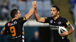 benji-marshall-robbie-farah-wests-tigers_f8ghhg78bzzq1nncwebn4xzga.jpg